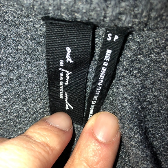 NWT OUT FROM UNDER Gray Deep VNeck Long Sleev Top - Picture 7 of 7